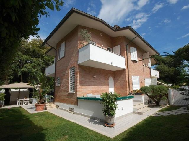 Villa Indipendente in vendita a Marina di Pietrasanta, Pietrasanta