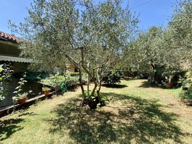 Villa Indipendente in vendita a Valdicastello Carducci, Pietrasanta
