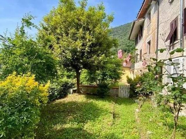 Villa Indipendente in vendita a Capezzano Monte, Pietrasanta