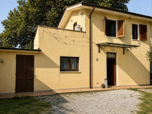 Villa Indipendente in vendita a Tonfano, Toscana