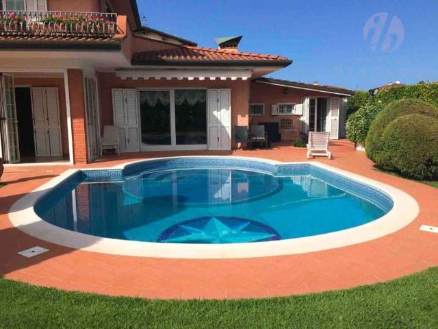 Villa Indipendente in vendita a Tonfano, Toscana