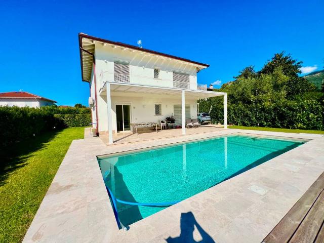Villa Indipendente in vendita a Tonfano, Toscana