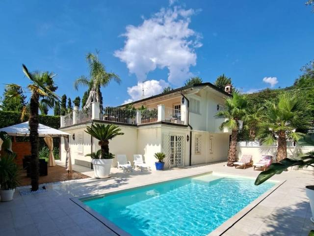 Villa Indipendente in vendita a Tonfano, Toscana