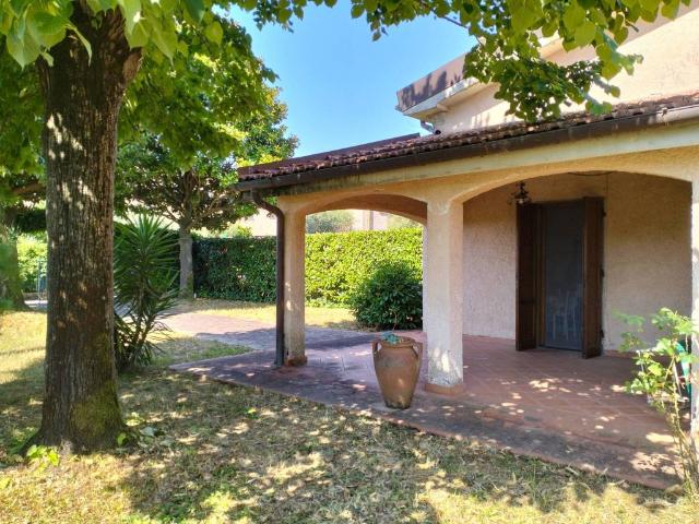 Villa Indipendente in vendita a Tonfano, Toscana