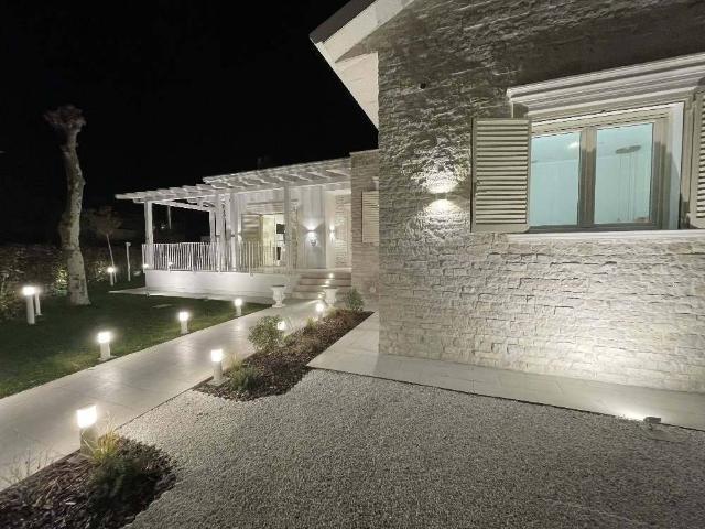 Villa Indipendente in vendita a Tonfano, Toscana