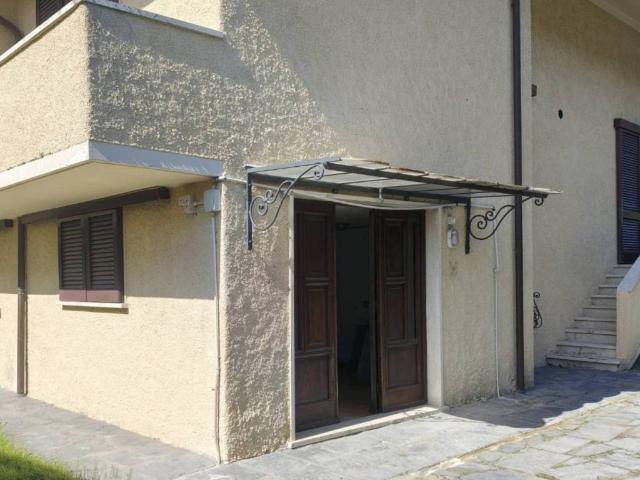 Villa Indipendente in vendita a Tonfano, Toscana