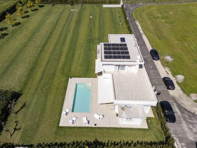 Villa Indipendente in vendita a Tonfano, Toscana