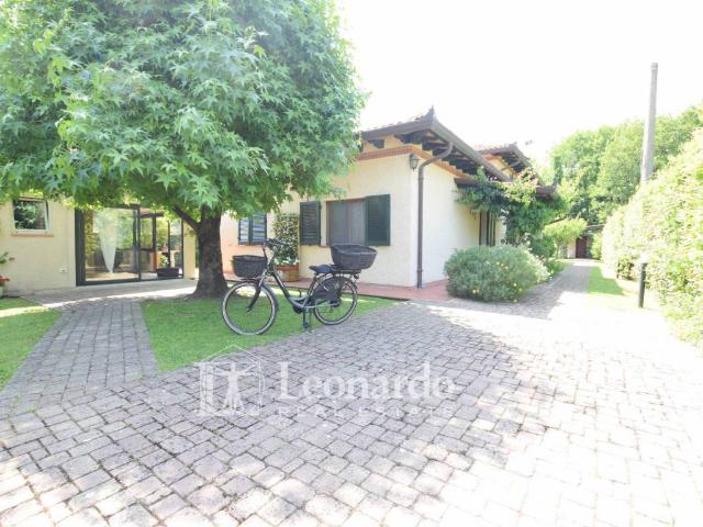 Villa Indipendente in vendita a Tonfano, Toscana