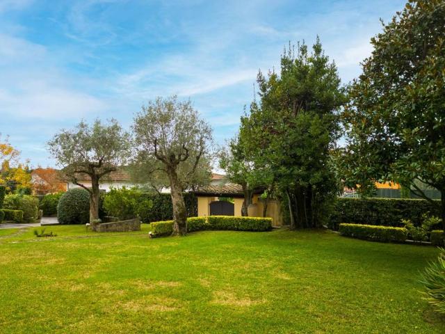 Villa Indipendente in vendita a Tonfano, Toscana