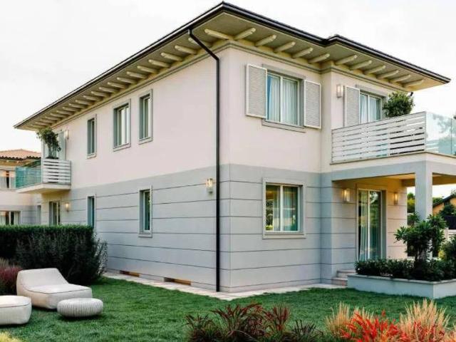 Villa Indipendente in vendita a Tonfano, Toscana