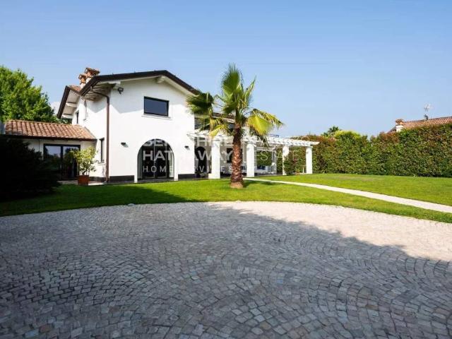 Villa Indipendente in vendita a Tonfano, Toscana