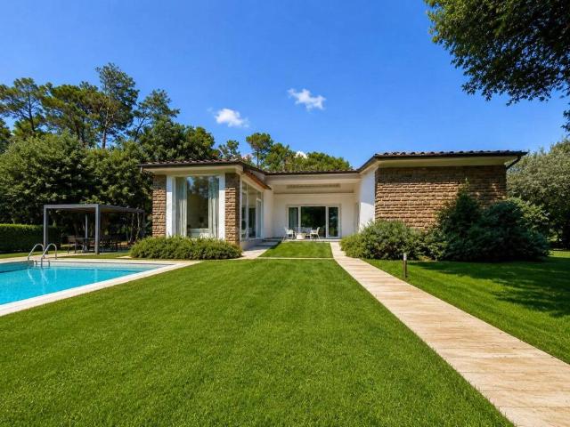 Villa Indipendente in vendita a Tonfano, Toscana