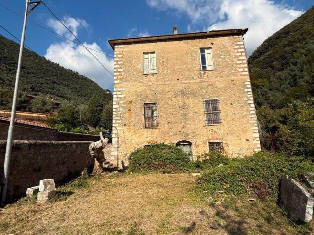 Villa Indipendente in vendita a Tonfano, Toscana
