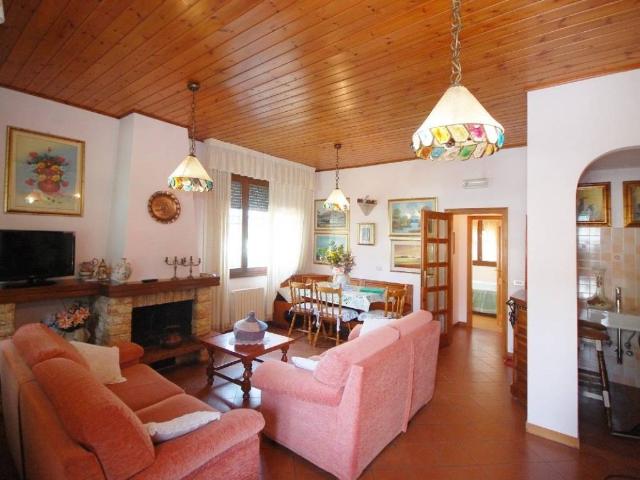 Villa Indipendente in vendita a Tonfano, Toscana