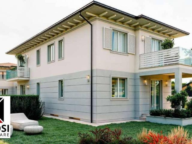 Villa Indipendente in vendita a Tonfano, Toscana