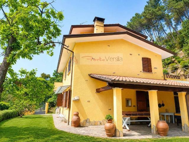 Villa Indipendente in vendita a Tonfano, Toscana