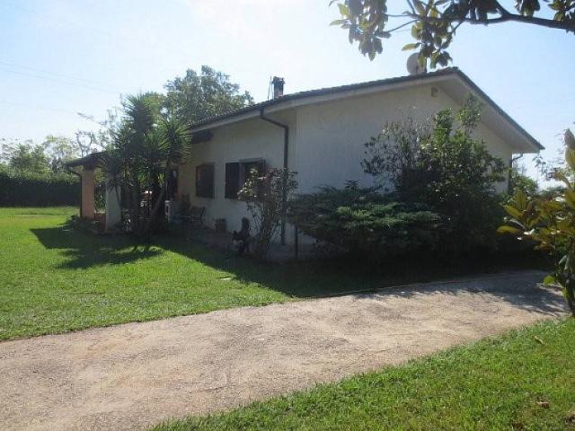 Villa Indipendente in vendita a Tonfano, Toscana