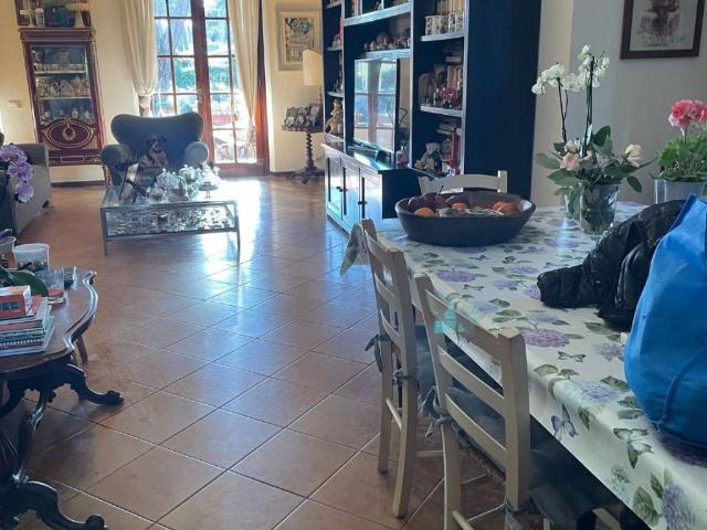 Villa Indipendente in vendita a Tonfano, Toscana