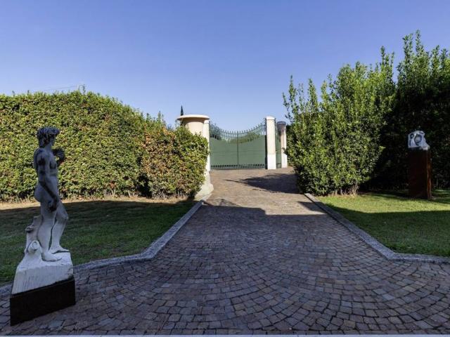 Villa Indipendente in vendita a Tonfano, Toscana
