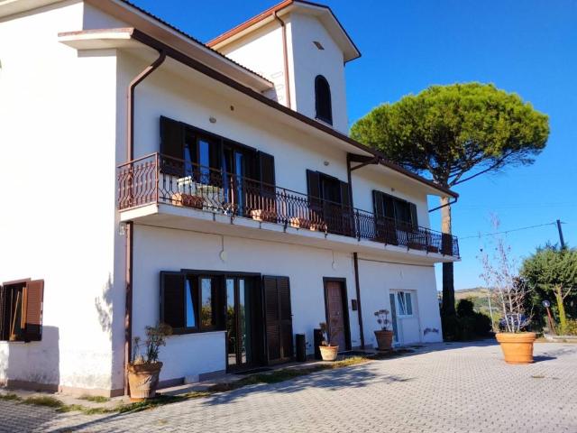 Villa Indipendente in vendita a Pietrelcina, Benevento