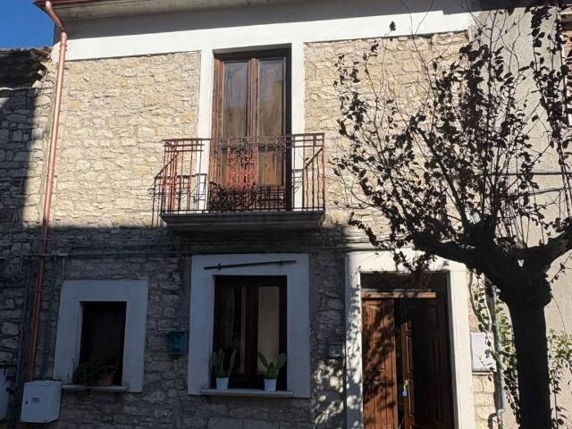 Villa Indipendente in vendita a Pietrelcina, Campania