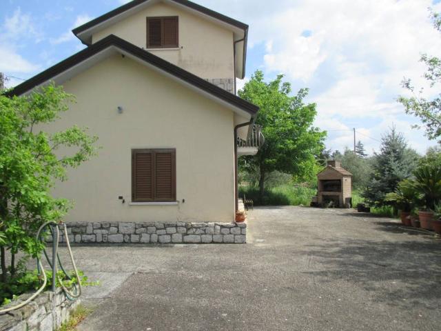 Villa Indipendente in vendita a Pietrelcina, Campania