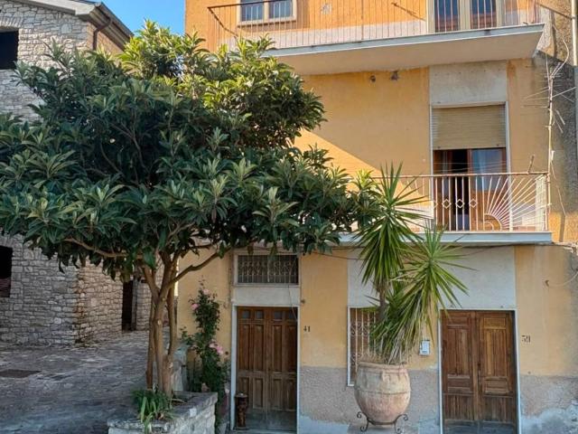 Villa Indipendente in vendita a Pietrelcina, Campania