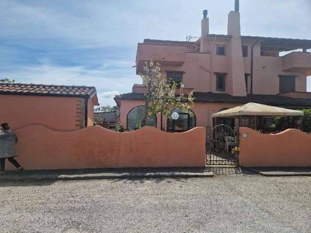 Villa Indipendente in vendita a Pietrelcina, Campania