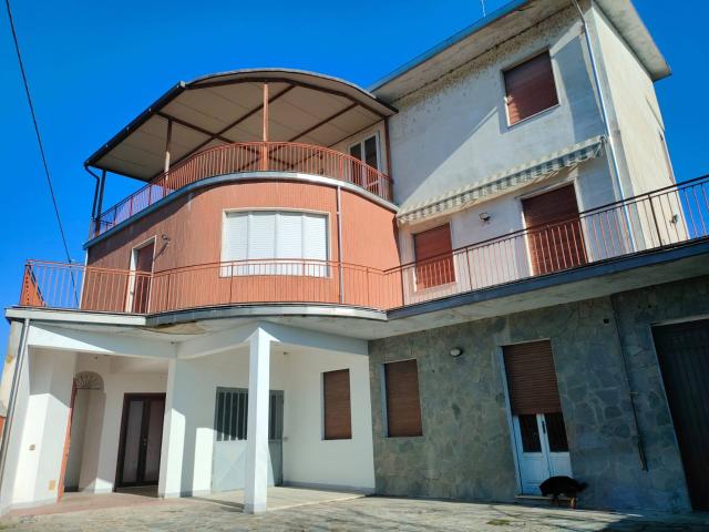 Villa Indipendente in vendita a Pieve Albignola, Lombardia