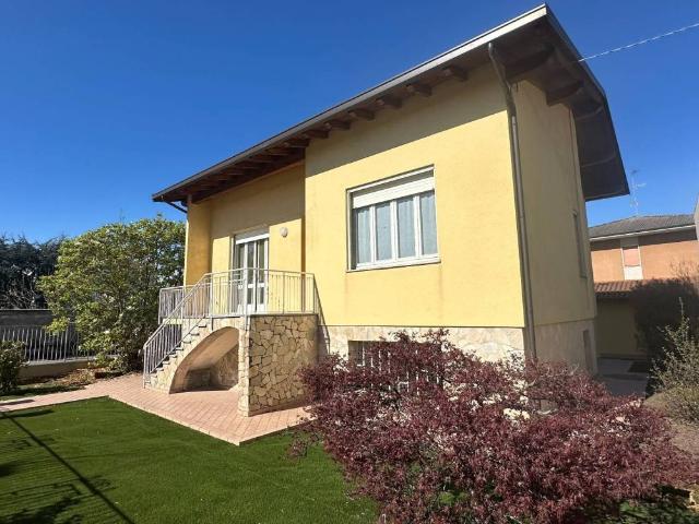 Villa Indipendente in vendita a Pieve Del Cairo, Lombardia