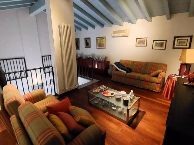 Villa Indipendente in vendita a Pieve Del Cairo, Lombardia
