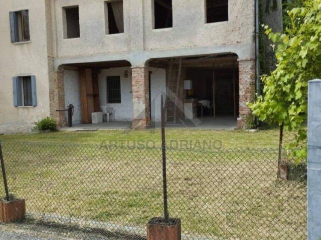 Villa Indipendente in vendita a Crespano Del Grappa, Veneto