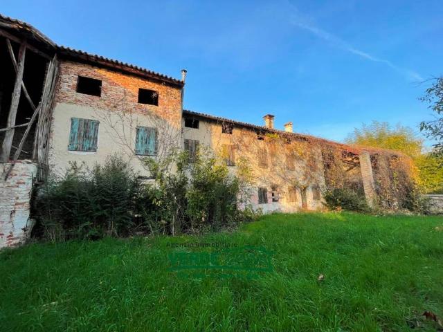 Rustico in vendita a Crespano Del Grappa, Veneto