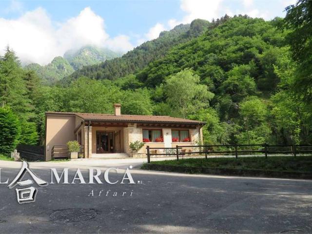 Villa Indipendente in vendita a Crespano Del Grappa, Veneto