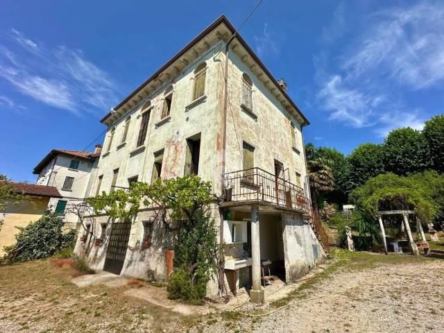 Villa Indipendente in vendita a Crespano Del Grappa, Veneto