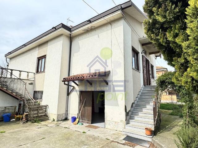 Villa Indipendente in vendita a Pieve D'olmi, Lombardia