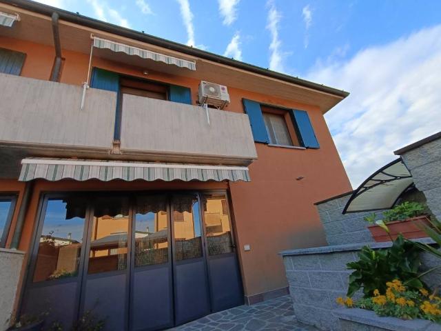 Villa Indipendente in vendita a Pieve D'olmi, Lombardia