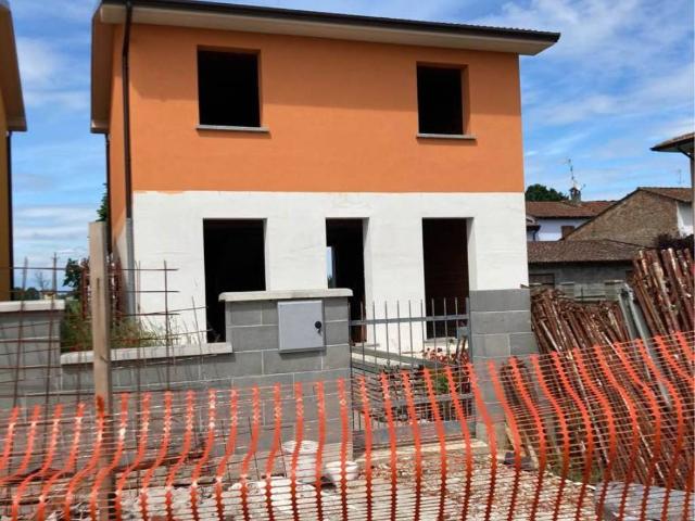 Villa Indipendente in vendita a Pieve D'olmi, Lombardia