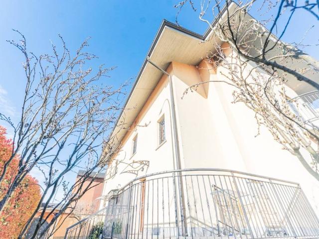 Villa Indipendente in vendita a Pieve Emanuele, Lombardia