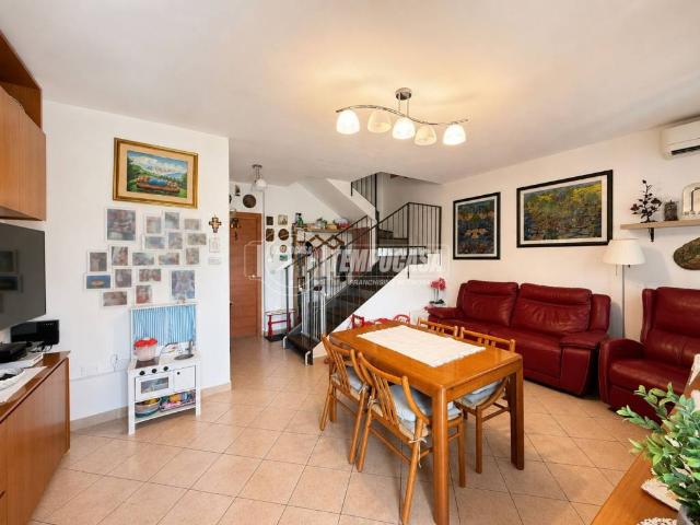 Villa Indipendente in vendita a Pieve Emanuele, Lombardia