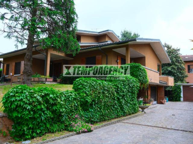 Villa Indipendente in vendita a Pieve Emanuele, Lombardia