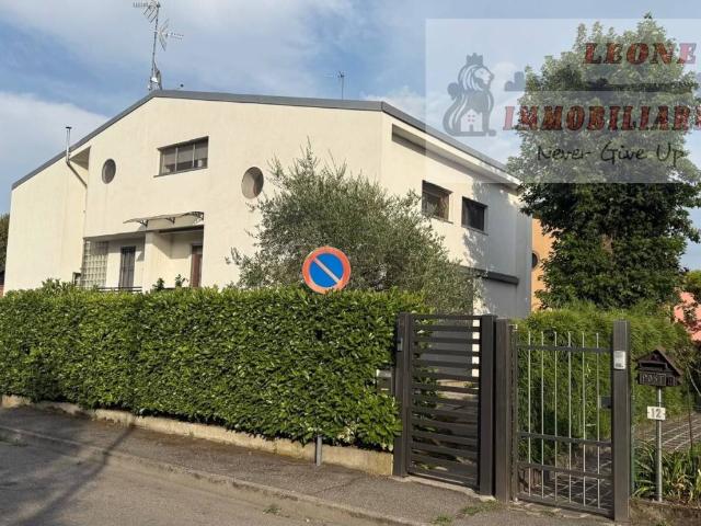 Villa Indipendente in vendita a Pieve Emanuele, Lombardia