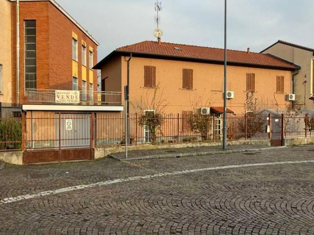 Villa Indipendente in vendita a Pieve Emanuele, Lombardia