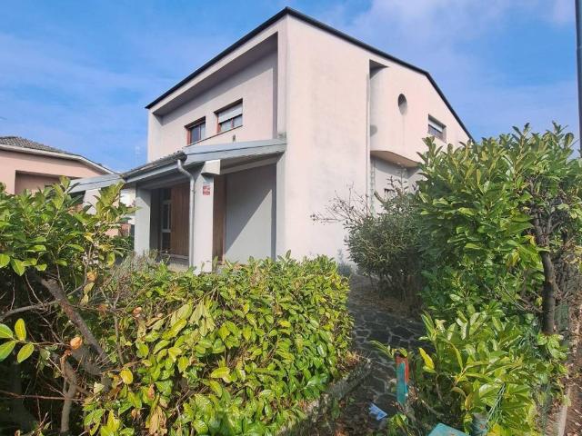 Villa Indipendente in vendita a Pieve Emanuele, Lombardia