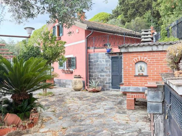 Villa Indipendente in vendita a Pieve Ligure, Genova