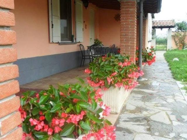 Villa Indipendente in vendita a Gandina, Pieve Porto Morone