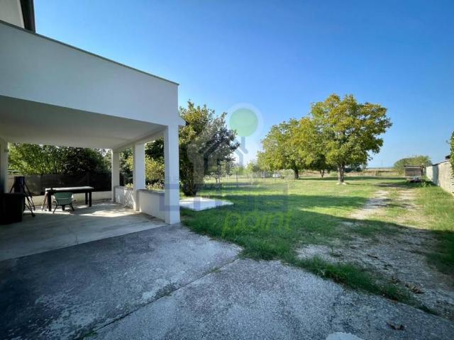 Villa Indipendente in vendita a Pieve Porto Morone, Pavia