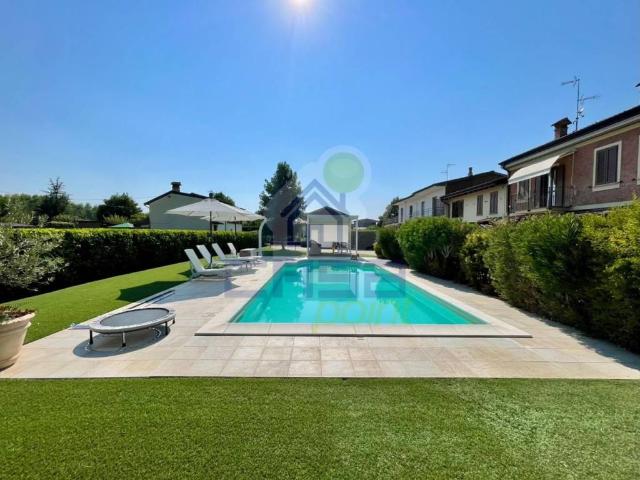 Villa Indipendente in vendita a Pieve Porto Morone, Lombardia