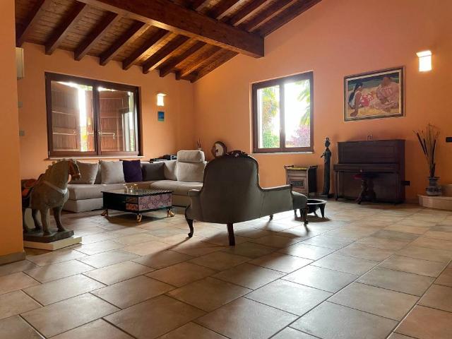 Villa Indipendente in vendita a Pieve San Giacomo, Lombardia