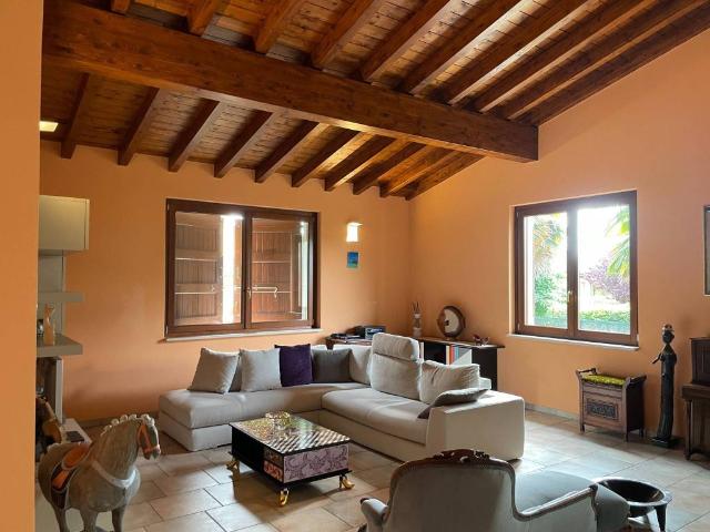 Villa Indipendente in vendita a Pieve San Giacomo, Lombardia